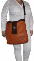 /album/fotogaleria-bolso-apache-cow/bolso-marron-grabado-colgando-jpg/
